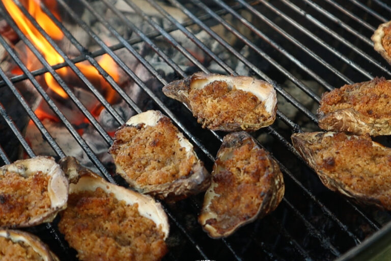 oesters-barbecue vuur oesters grillen