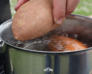 boiling sweet potatoe
