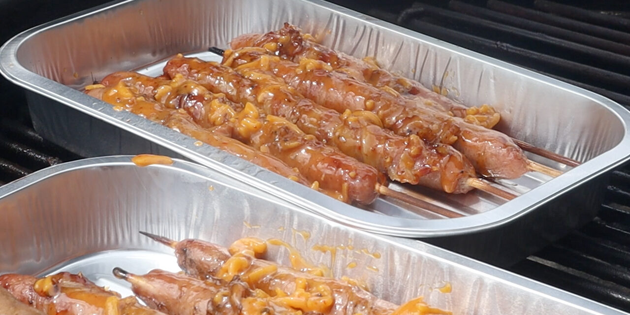 Moink Fakkels – Op de Bbq 2 moink fakkel worstjes grillen